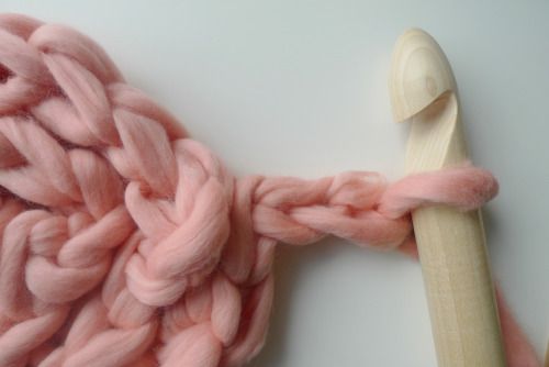 Объемный коврик крючком-сплетите 2 воздушные петли для начала круга