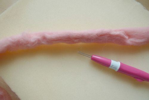 Объемный коврик крючком-концы пряжи подсоединены