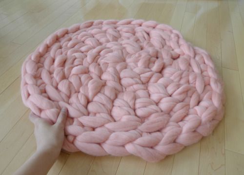 Объемный коврик крючком-первый вариант